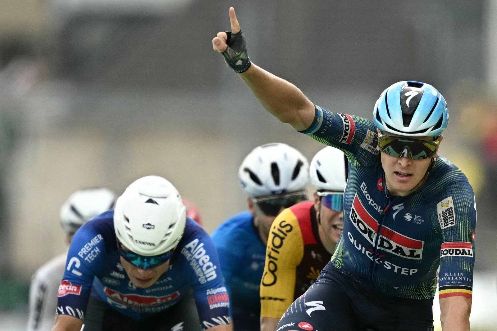 ‘I found some space… and then I launched’ – Tim Merlier sprints to win stage 12 of the Tour de France, scoring his hatrick ‘I found some space… and then I launched’ – Tim Merlier sprints to win stage 12 of the Tour de France, scoring his hatrick