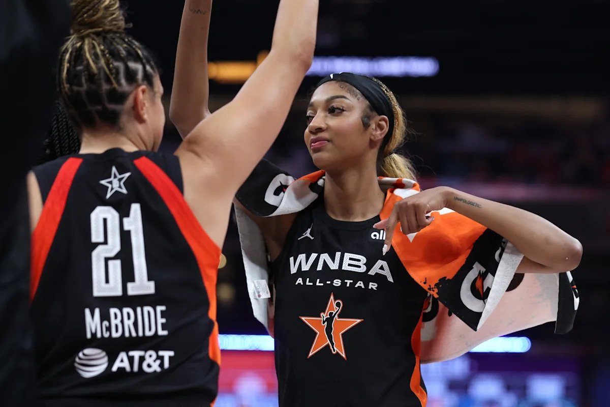Dozens of Lawmakers Rally Behind WNBA Players in CBA Fight Dozens of Lawmakers Rally Behind WNBA Players in CBA Fight