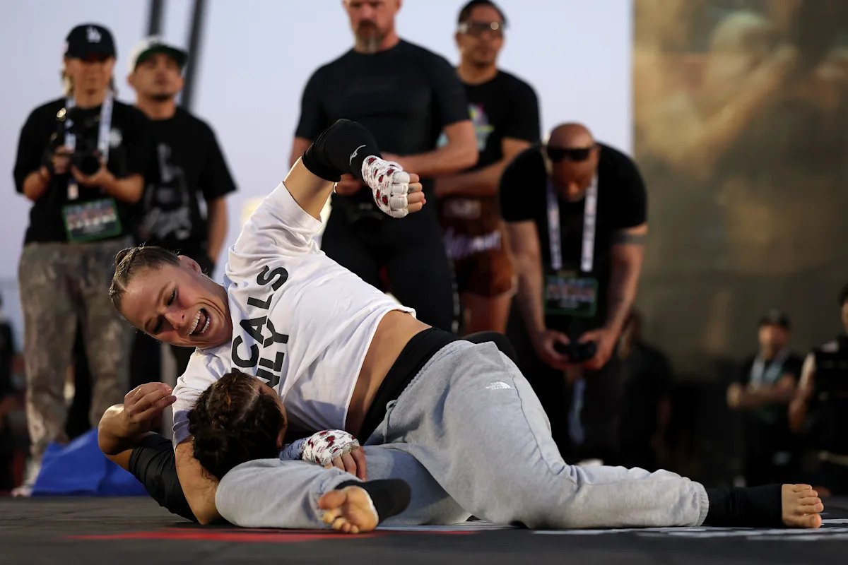 Ronda Rousey says she’s ‘not an alien’ at open workout for comeback fight Ronda Rousey says she’s ‘not an alien’ at open workout for comeback fight
