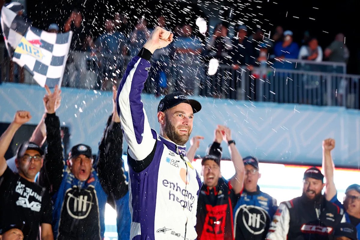 2 NASCAR Legends Explain the Shane van Gisbergen Advantage Cup Drivers Still Can’t Match 2 NASCAR Legends Explain the Shane van Gisbergen Advantage Cup Drivers Still Can’t Match