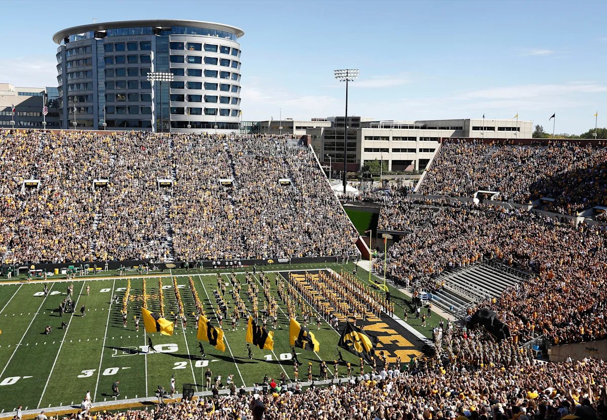 5-star Iowa women’s basketball recruit attends Hawkeyes football game