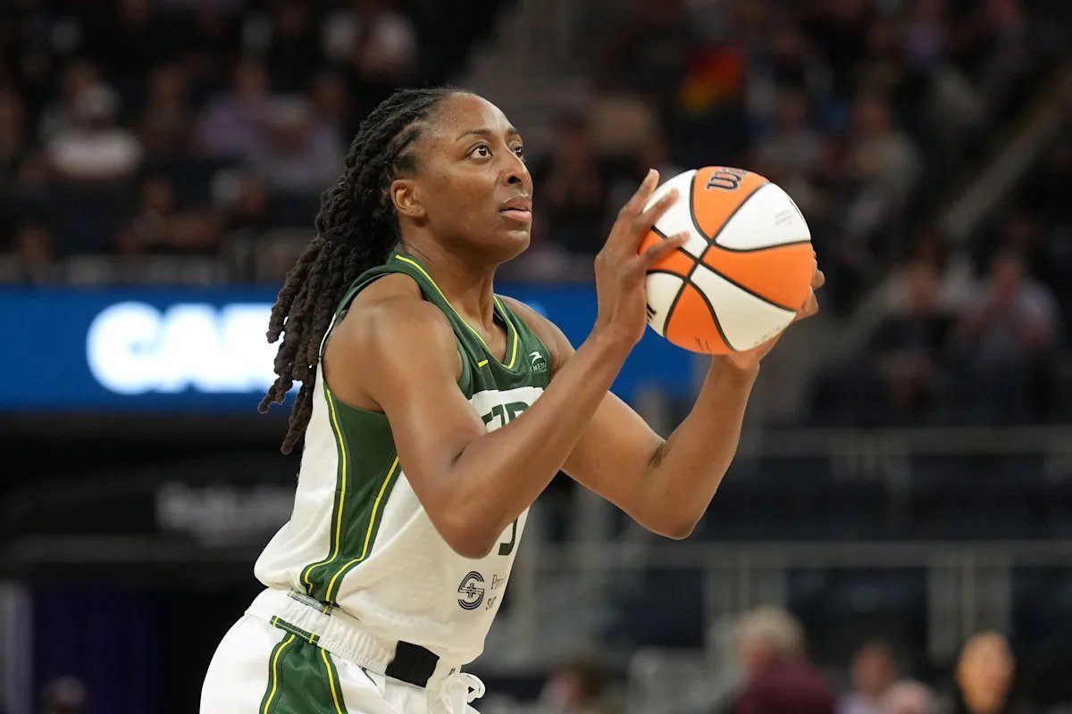 Storm clinches final playoff spot with dramatic win over Valkyries; Sparks eliminated