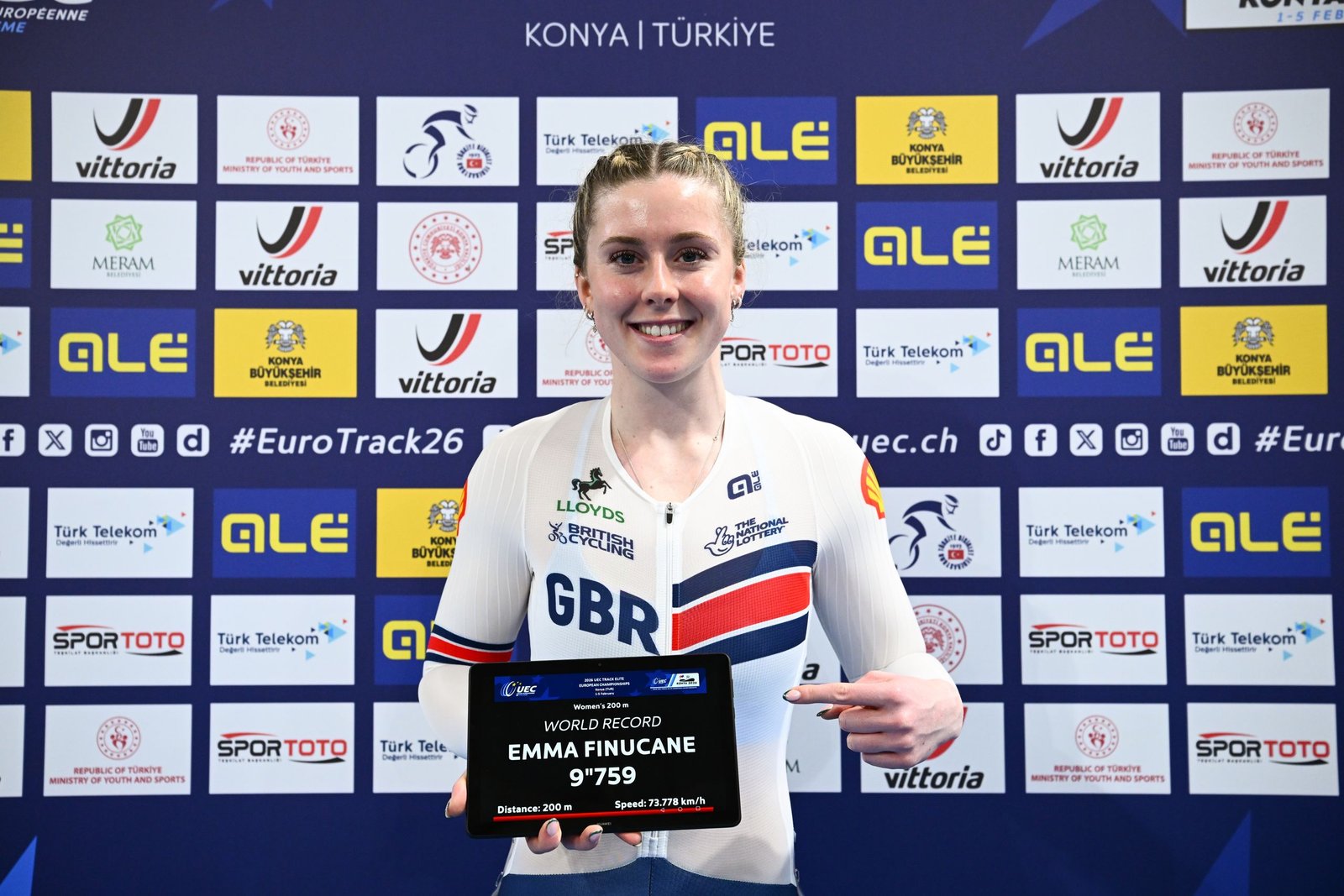 British sprinter Emma Finucane breaks flying 200m world record British sprinter Emma Finucane breaks flying 200m world record