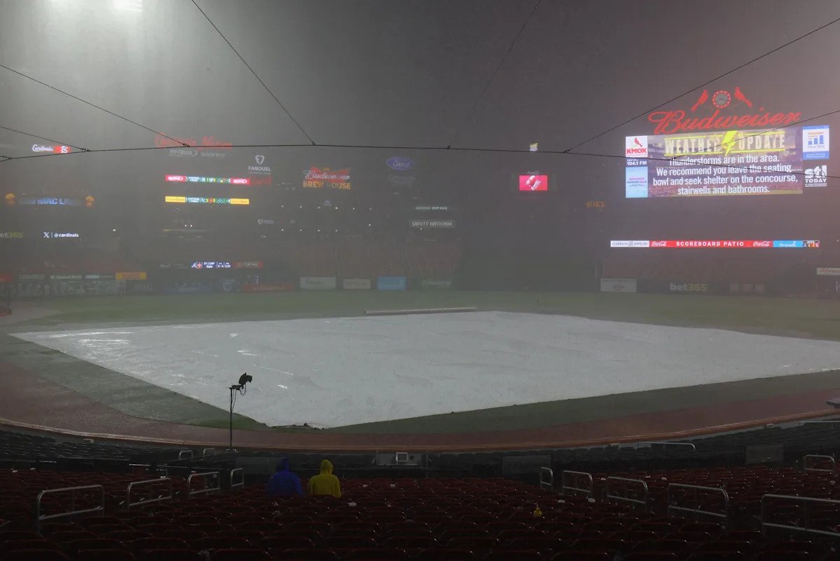 Soggy bottom: Braves wait around, find no joy in 2-1 loss Soggy bottom: Braves wait around, find no joy in 2-1 loss