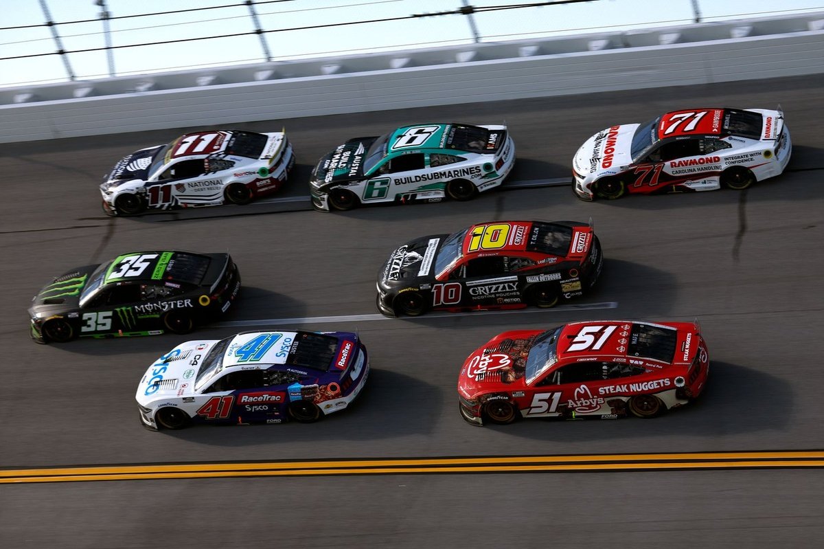 No worries from JGR after Denny Hamlin’s stuck throttle No worries from JGR after Denny Hamlin’s stuck throttle