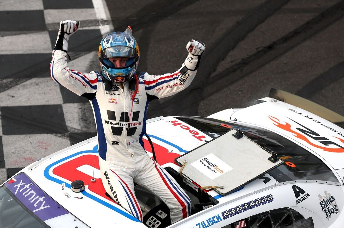 Zilisch back from collarbone surgery to win Xfinity Portland race Zilisch back from collarbone surgery to win Xfinity Portland race