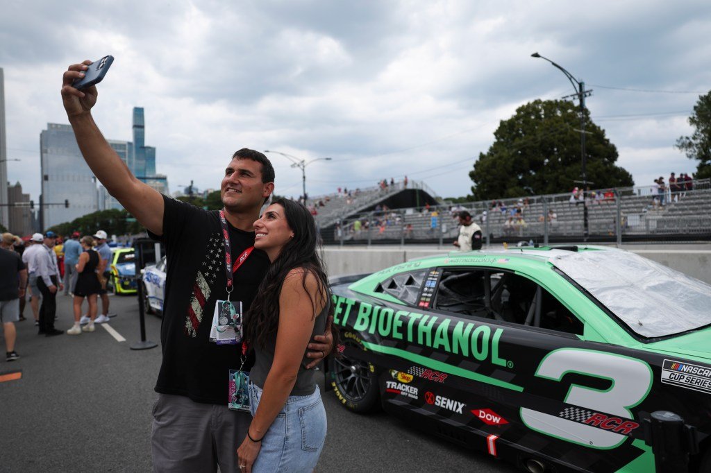 NASCAR Chicago Street Race course puts on a great show, Jeff Gordon says NASCAR Chicago Street Race course puts on a great show, Jeff Gordon says