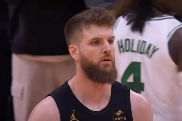Cavaliers weighing trade options for Dean Wade Cavaliers weighing trade options for Dean Wade
