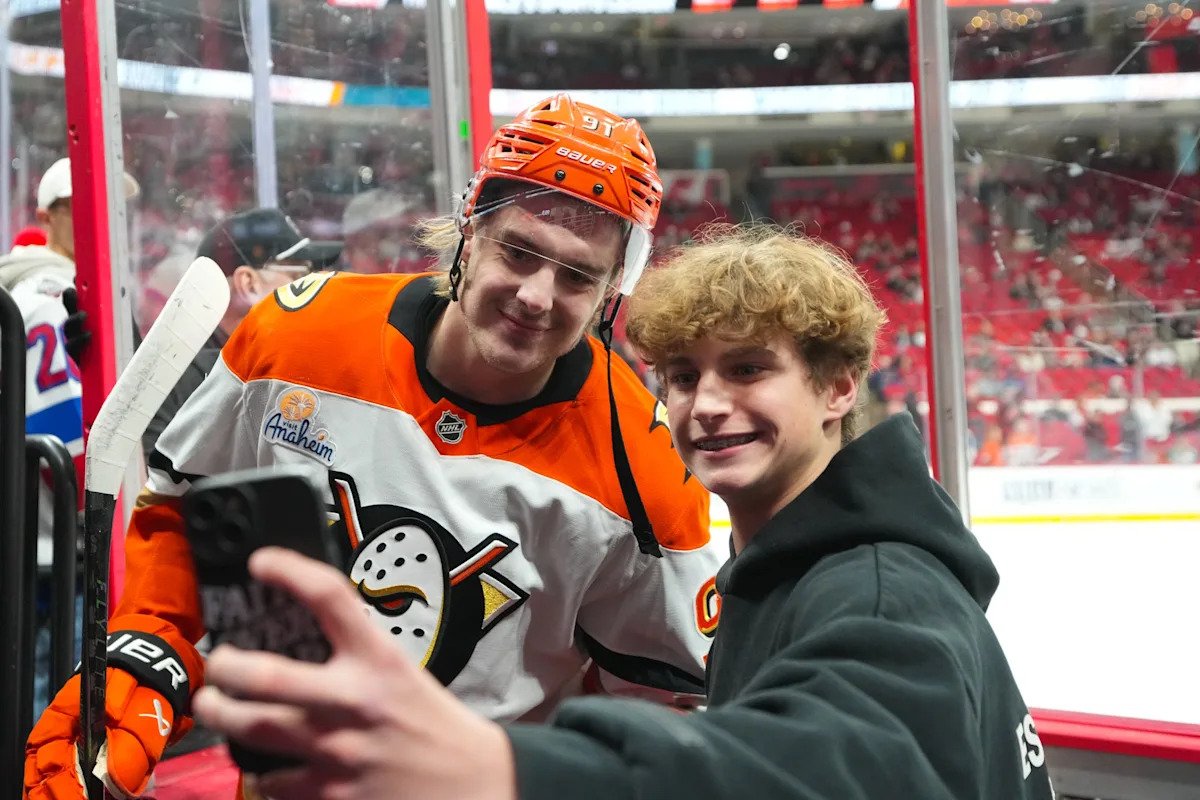 Flyers give M offer sheet to Ducks’ Leo Carlsson: NHL free agency live updates Flyers give M offer sheet to Ducks’ Leo Carlsson: NHL free agency live updates