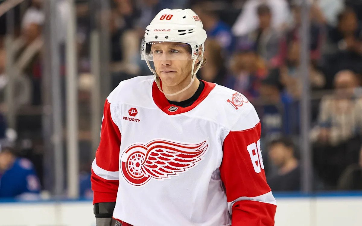 “Thankful I Got To Play With a Player Like Him”: Jonathan Toews Singles Out Red Wings’ Patrick Kane in Retirement Speech “Thankful I Got To Play With a Player Like Him”: Jonathan Toews Singles Out Red Wings’ Patrick Kane in Retirement Speech