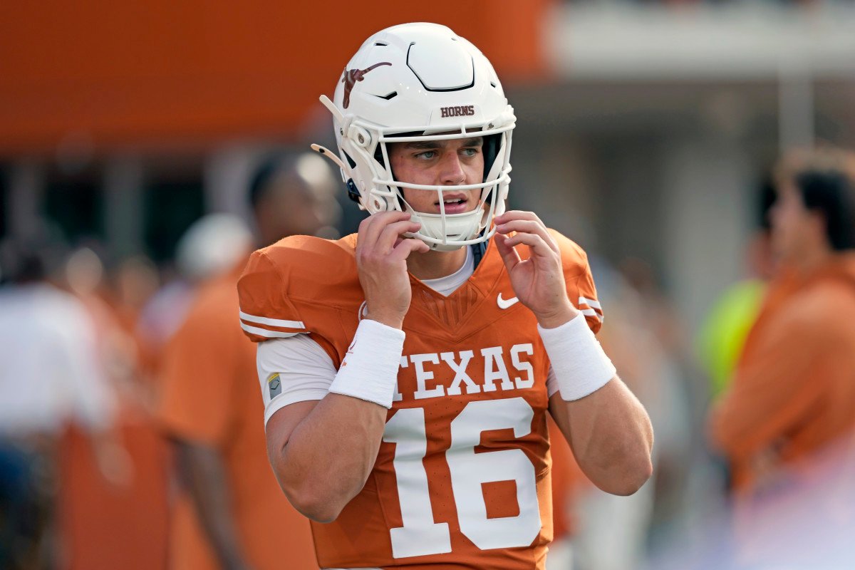 Texas Offense & Arch Manning Struggle Against Defense In Practice Texas Offense & Arch Manning Struggle Against Defense In Practice