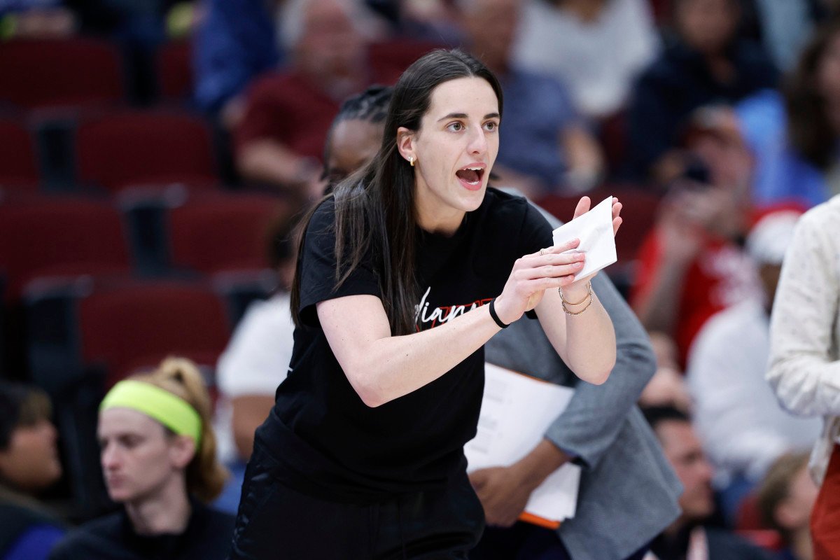 Why Caitlin Clark Refused to Sign Fan’s Shirt on Saturday Why Caitlin Clark Refused to Sign Fan’s Shirt on Saturday