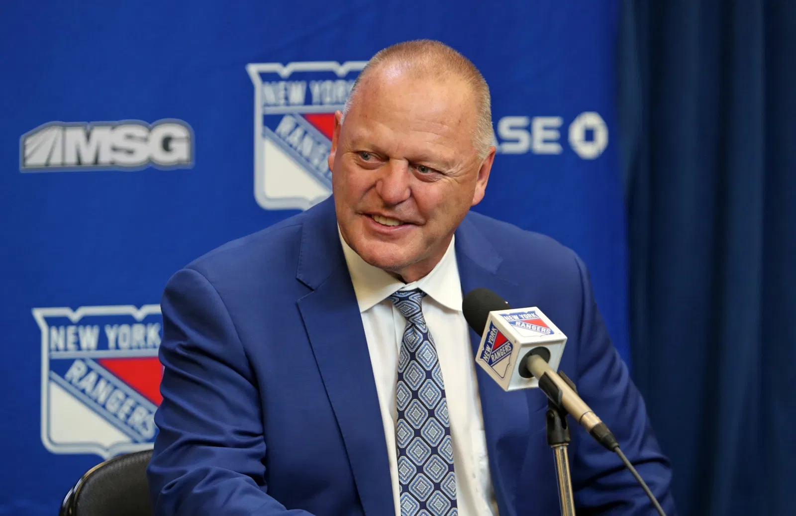 Choose Your Fighter: Gallant Joins Small List Of Former NHL Coaches Now Working In KHL Choose Your Fighter: Gallant Joins Small List Of Former NHL Coaches Now Working In KHL