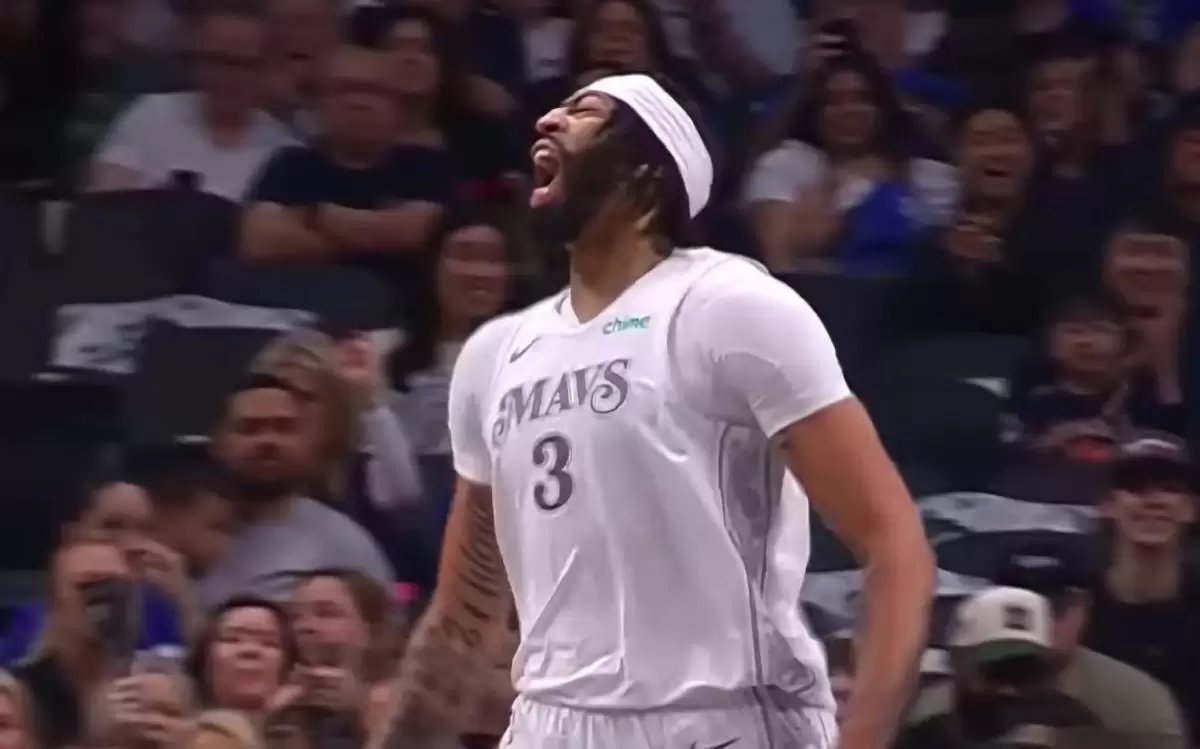Klay Thompson says Anthony Davis is the best power forward of his generation Klay Thompson says Anthony Davis is the best power forward of his generation