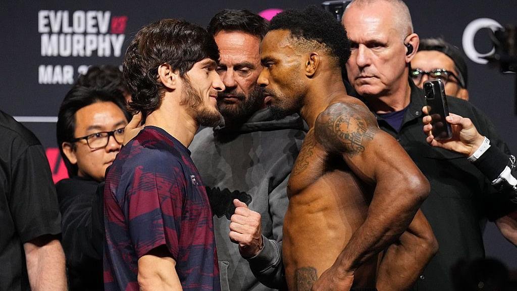 Murphy and Evloev in cold UFC London staredown Murphy and Evloev in cold UFC London staredown