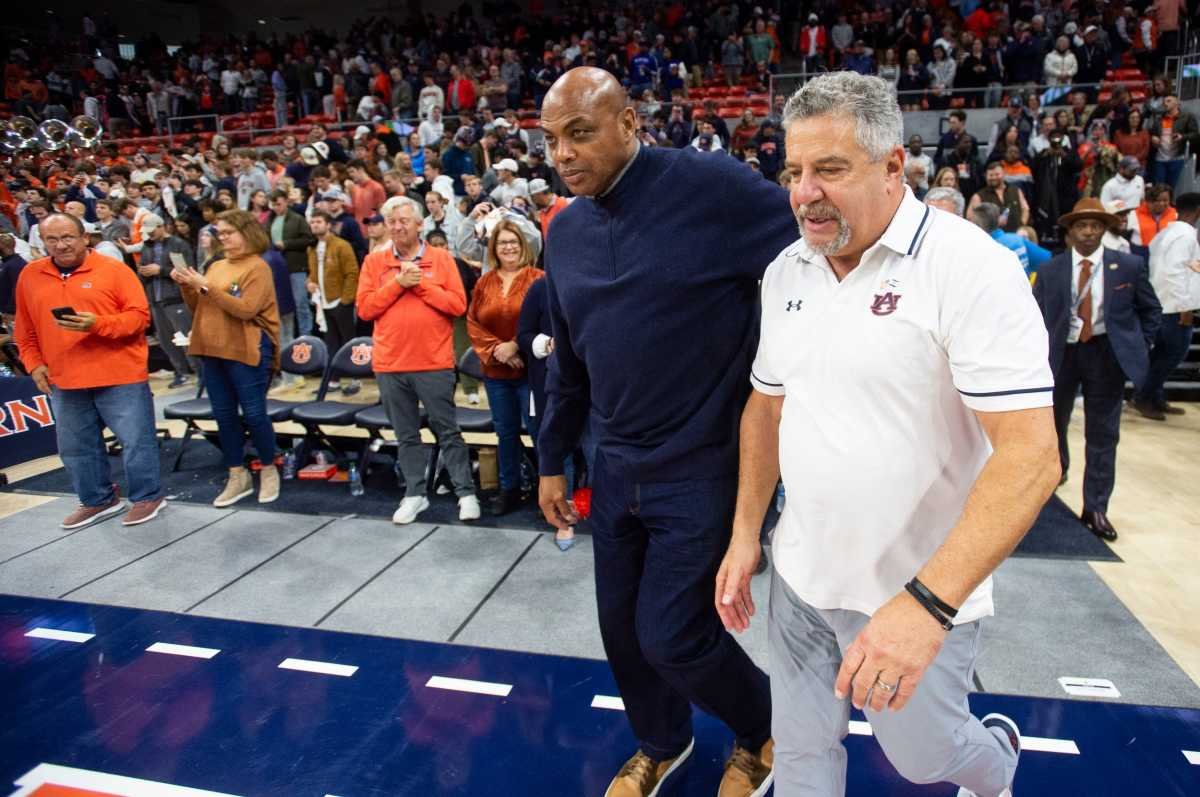 Bruce Pearl Loses Long-Time Assistant Bruce Pearl Loses Long-Time Assistant