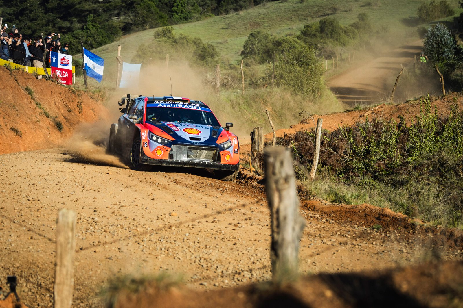 Fourmaux tops dramatic opening day in Chile