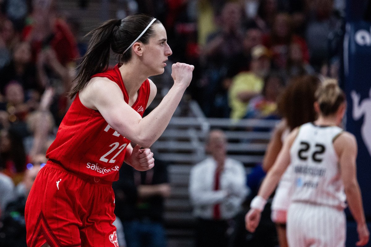Caitlin Clark Receives Legendary Praise From Historic Stat Line During Fever-Sky Caitlin Clark Receives Legendary Praise From Historic Stat Line During Fever-Sky