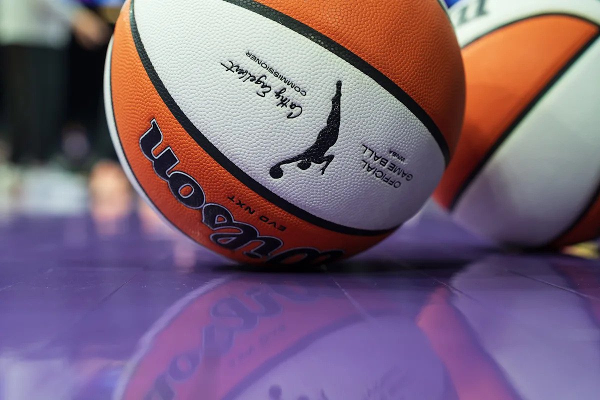 WNBA, players’ union meet for three hours in ongoing CBA negotiations WNBA, players’ union meet for three hours in ongoing CBA negotiations