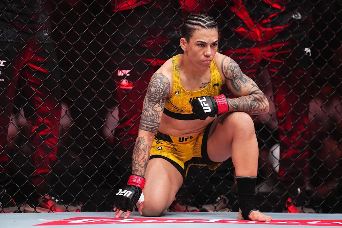Injured UFC Star Jessica Andrade Works as Delivery Driver to Make Ends Meet Injured UFC Star Jessica Andrade Works as Delivery Driver to Make Ends Meet