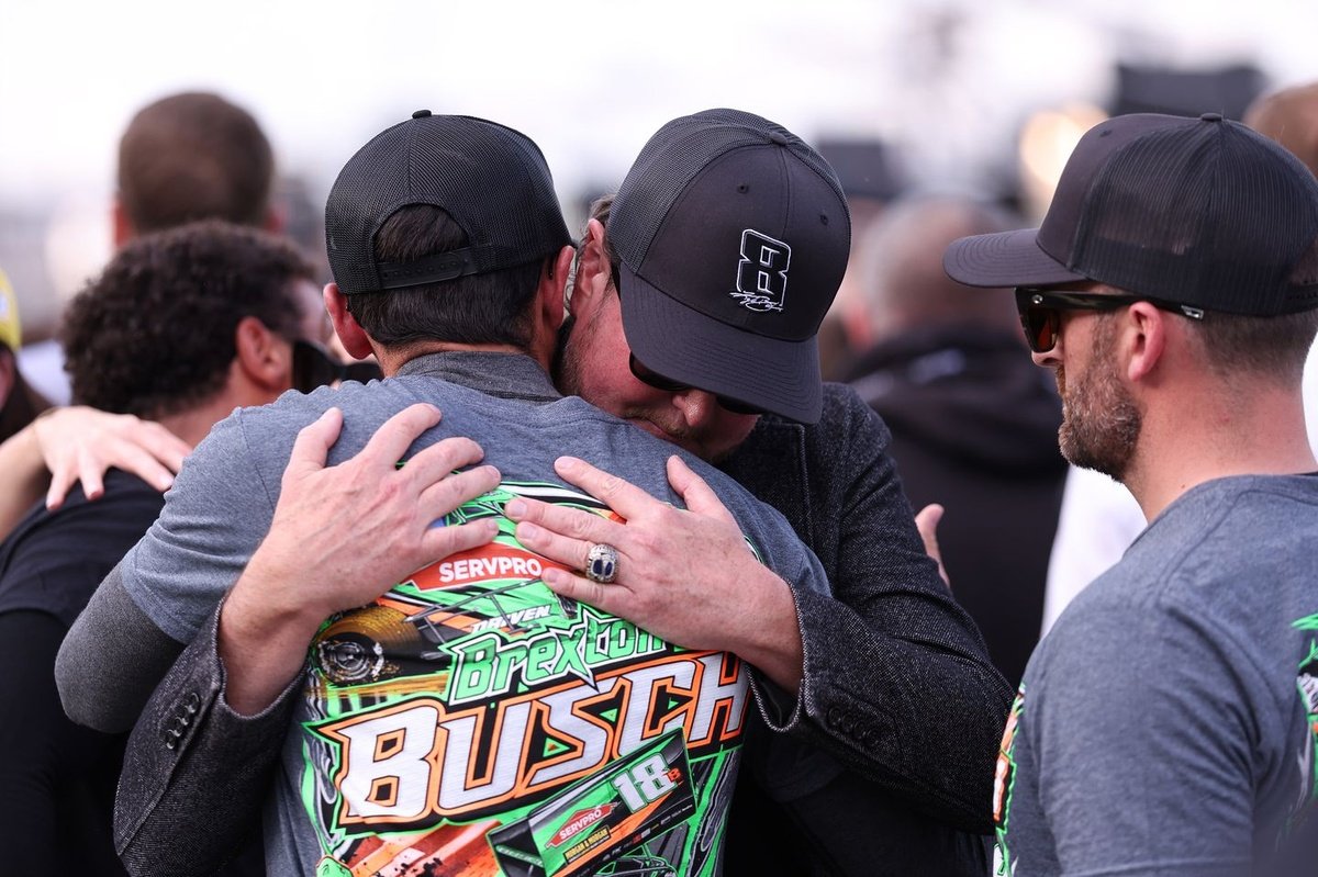 Winners and losers from a somber and emotional Coca-Cola 600 Winners and losers from a somber and emotional Coca-Cola 600