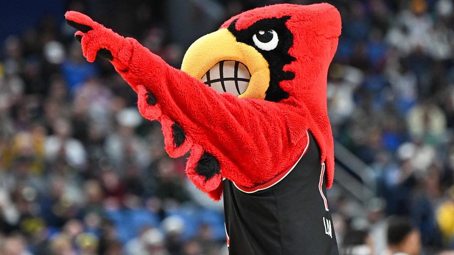 Louisville Reportedly Closes Gap on Kentucky With Milan Momcilovic Offer Louisville Reportedly Closes Gap on Kentucky With Milan Momcilovic Offer