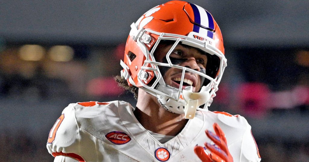 Clemson WR Antonio Williams inks NIL deal with Nike