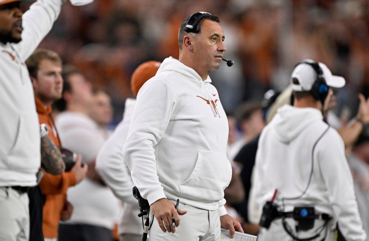 Son of Texas Legend Throws Longhorns Hat on Ground Before Committing to Notre Dame Son of Texas Legend Throws Longhorns Hat on Ground Before Committing to Notre Dame