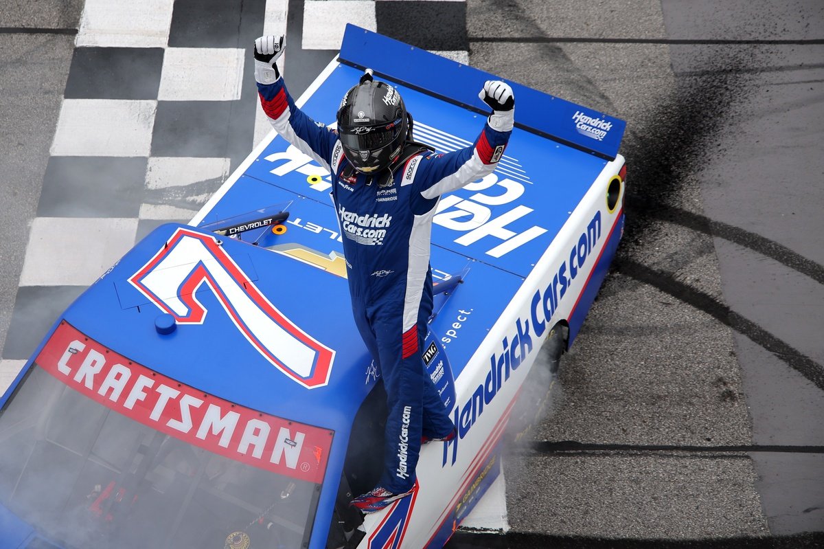 Kyle Busch wins third straight Atlanta NASCAR Truck race with late charge Kyle Busch wins third straight Atlanta NASCAR Truck race with late charge
