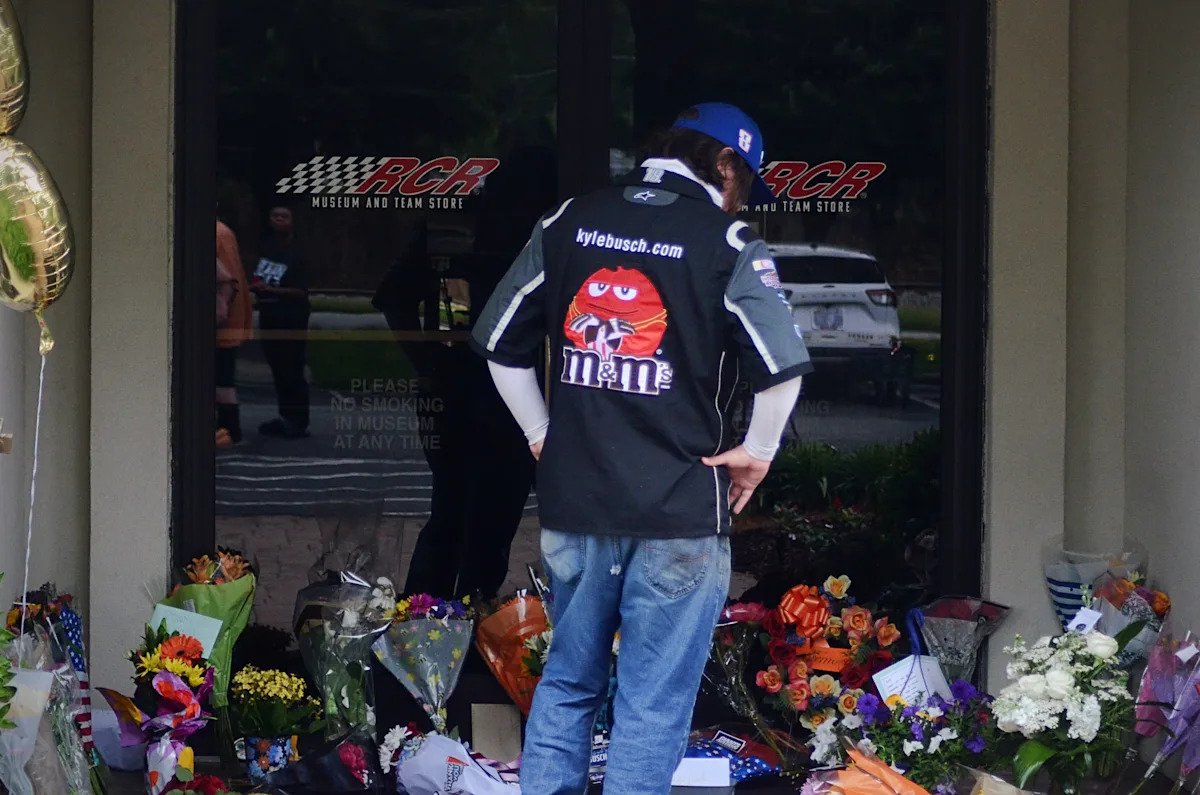 NASCAR fans, ‘Rowdy Nation’ mourn Kyle Busch at RCR headquarters NASCAR fans, ‘Rowdy Nation’ mourn Kyle Busch at RCR headquarters