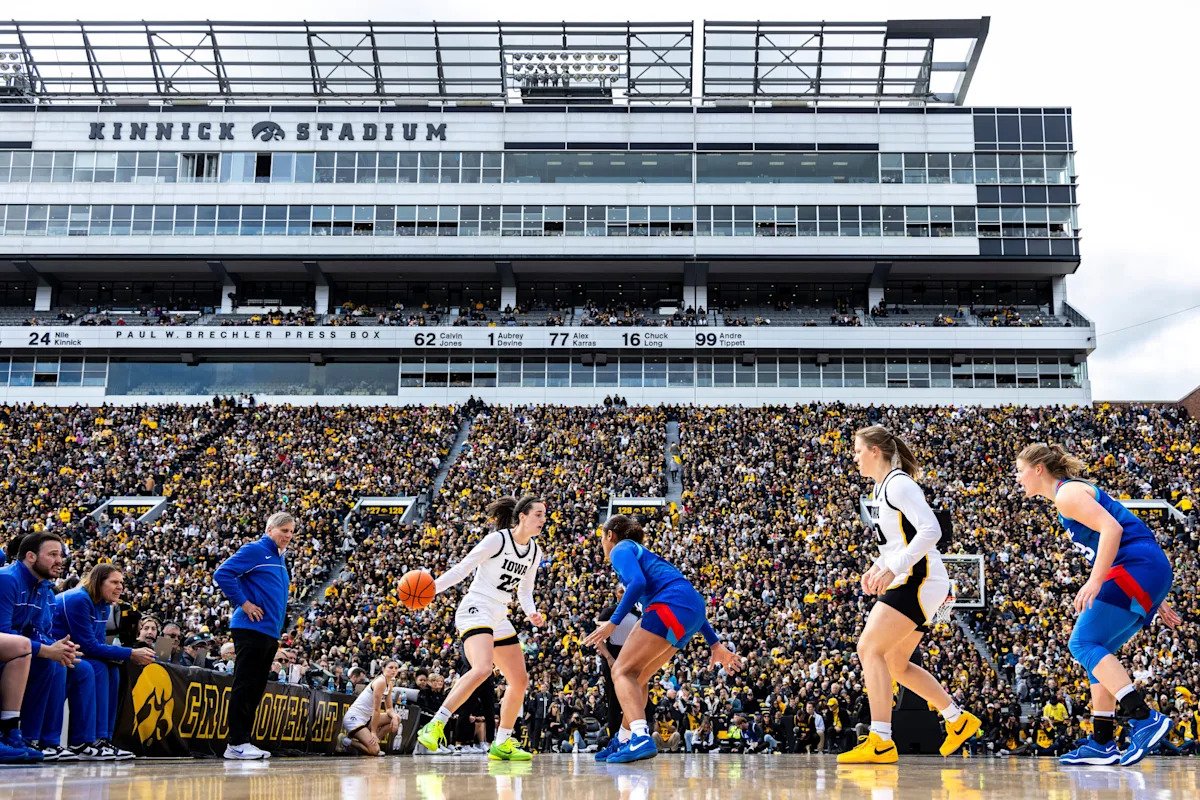 Iowa, it’s time. The Hawkeyes need to add women’s flag football Iowa, it’s time. The Hawkeyes need to add women’s flag football