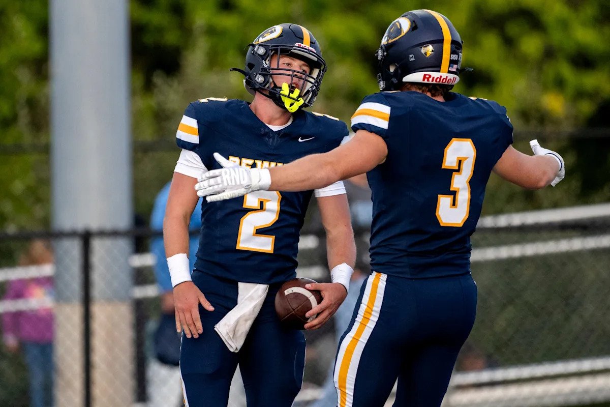 Traverse Moore, offense take step forward for DeWitt football in win over Mason Traverse Moore, offense take step forward for DeWitt football in win over Mason