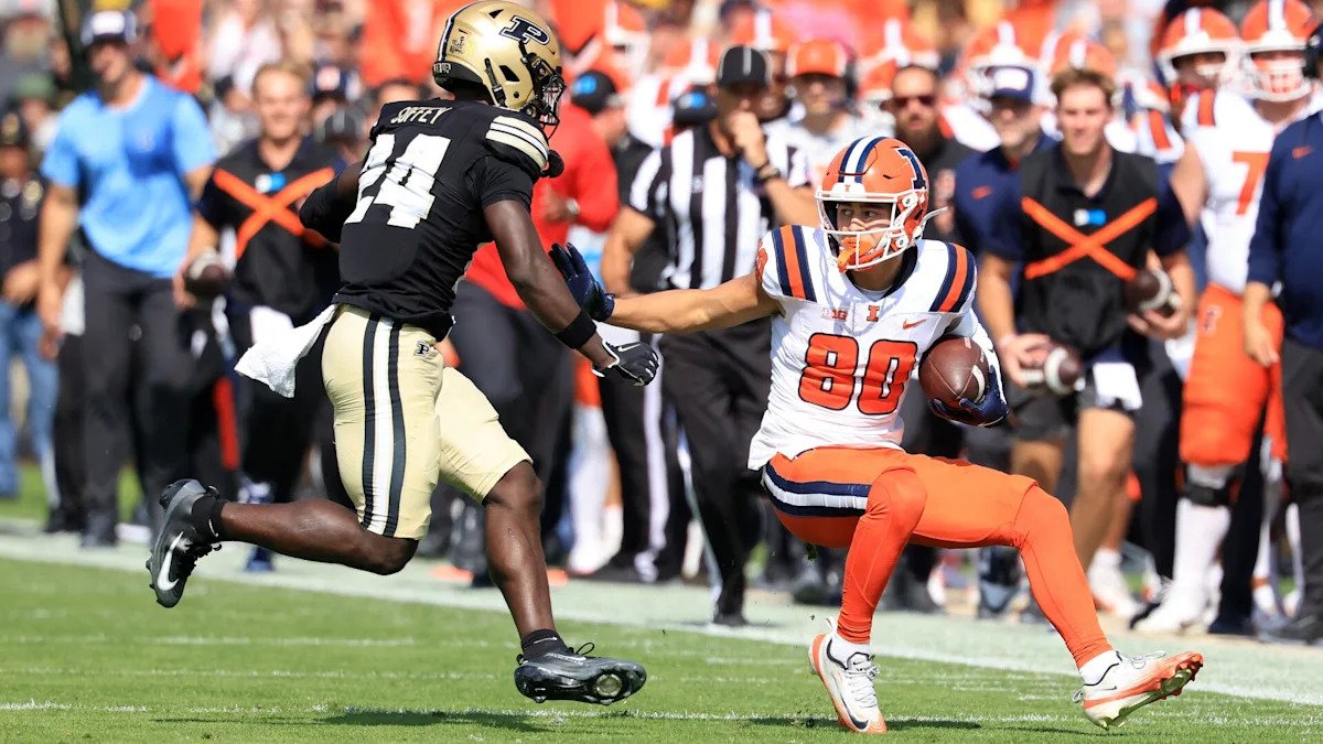 Altmyer throws for career-high 390 yards and No. 22 Illinois beats Purdue 43-27
