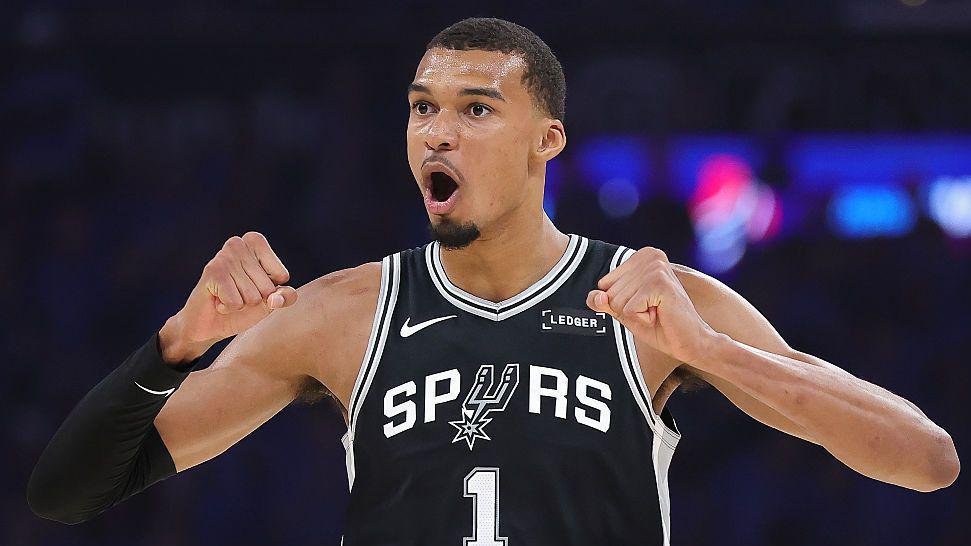 Spurs win at Thunder in Conference finals opener Spurs win at Thunder in Conference finals opener