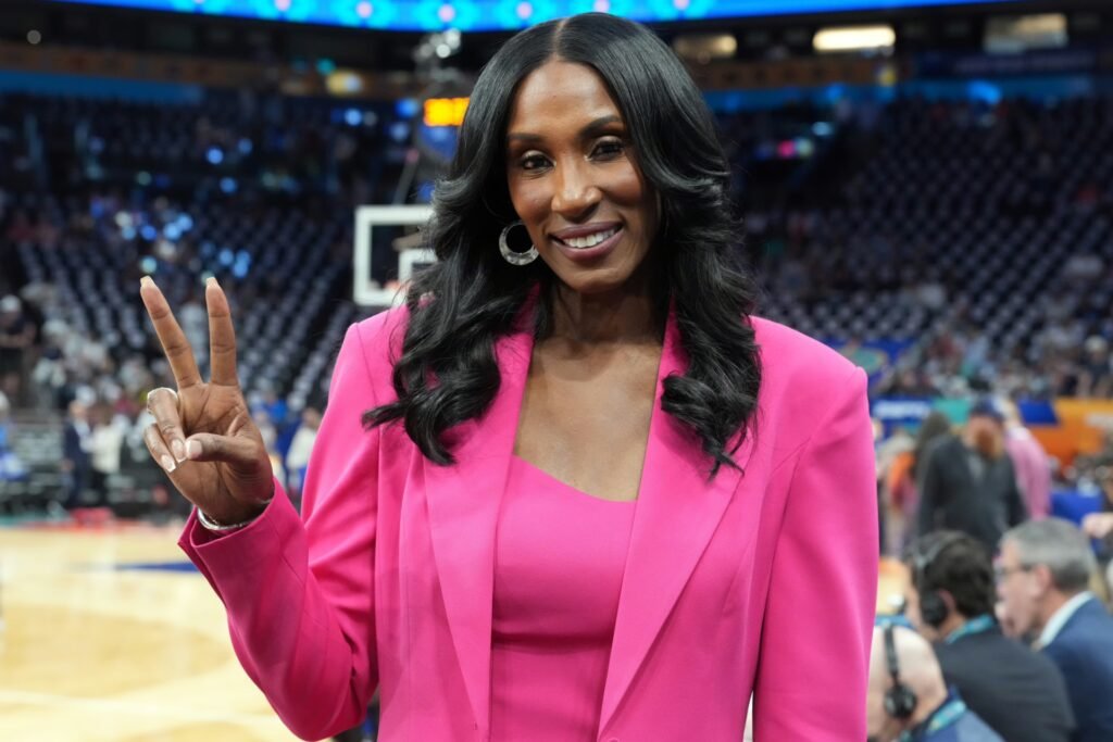 Sparks Will Honor Lisa Leslie With Statue At Crypto.com Arena Sparks Will Honor Lisa Leslie With Statue At Crypto.com Arena