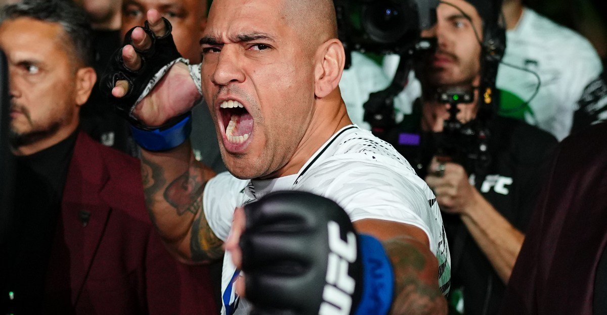 Alex Pereira teases fans while reacting to UFC 321’s main event debacle