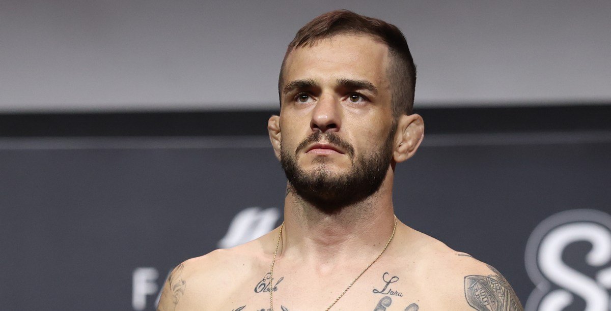 Bettors beware! UFC Rio fighter appears to have broken hand