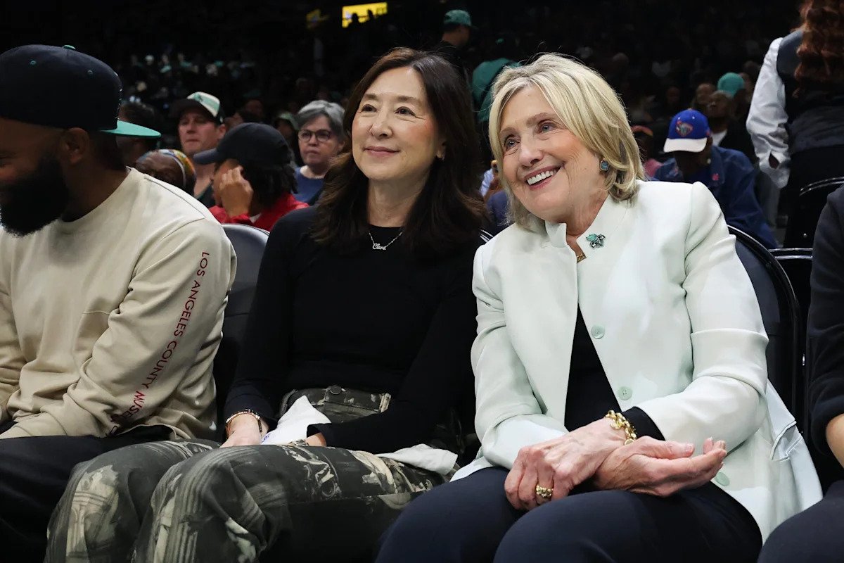 How WNBA crowd reacted to Hillary Clinton’s attendance at New York Liberty game How WNBA crowd reacted to Hillary Clinton’s attendance at New York Liberty game