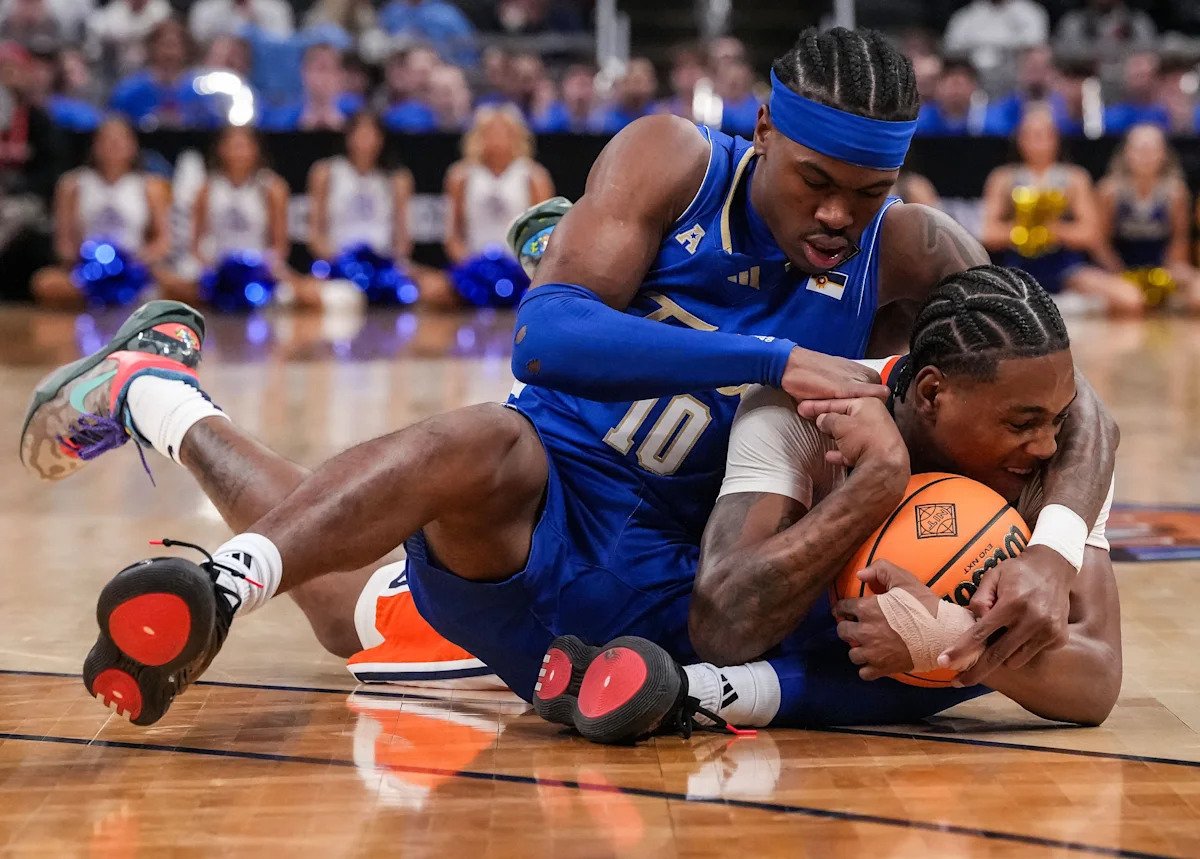 Cincinnati Bearcats probable starting guard Tylen Riley sidelined Cincinnati Bearcats probable starting guard Tylen Riley sidelined