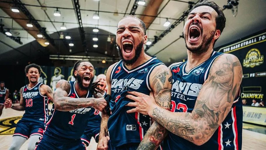Ex-Husky Terrell Brown Finds His 3-Point Stroke At Buzzer Ex-Husky Terrell Brown Finds His 3-Point Stroke At Buzzer