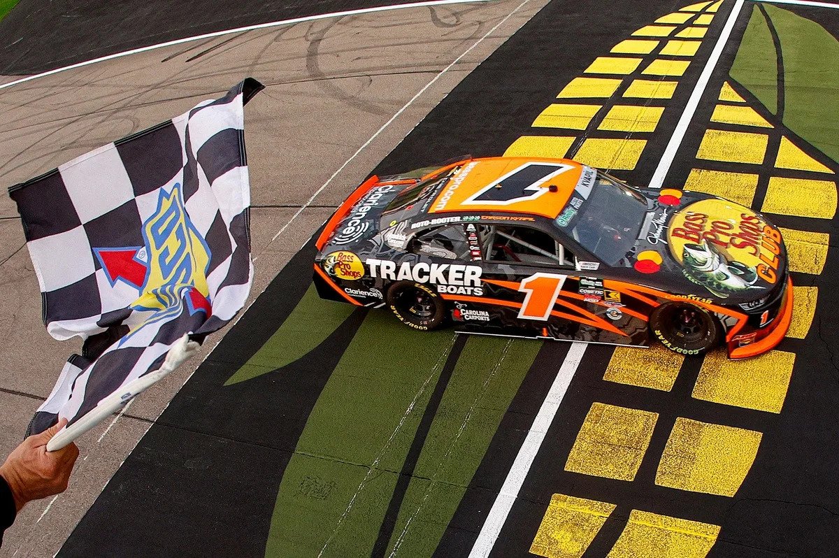 Carson Kvapil wins NASCAR O’Reilly Iowa race after chaotic overtime restart Carson Kvapil wins NASCAR O’Reilly Iowa race after chaotic overtime restart