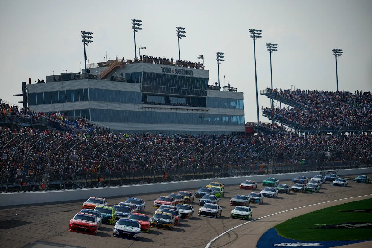 NASCAR Iowa qualifying live results, Cup Series starting lineup NASCAR Iowa qualifying live results, Cup Series starting lineup