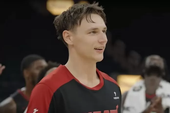 Pelle Larsson reflects on fourth-quarter heroics in Heat win over Rockets Pelle Larsson reflects on fourth-quarter heroics in Heat win over Rockets