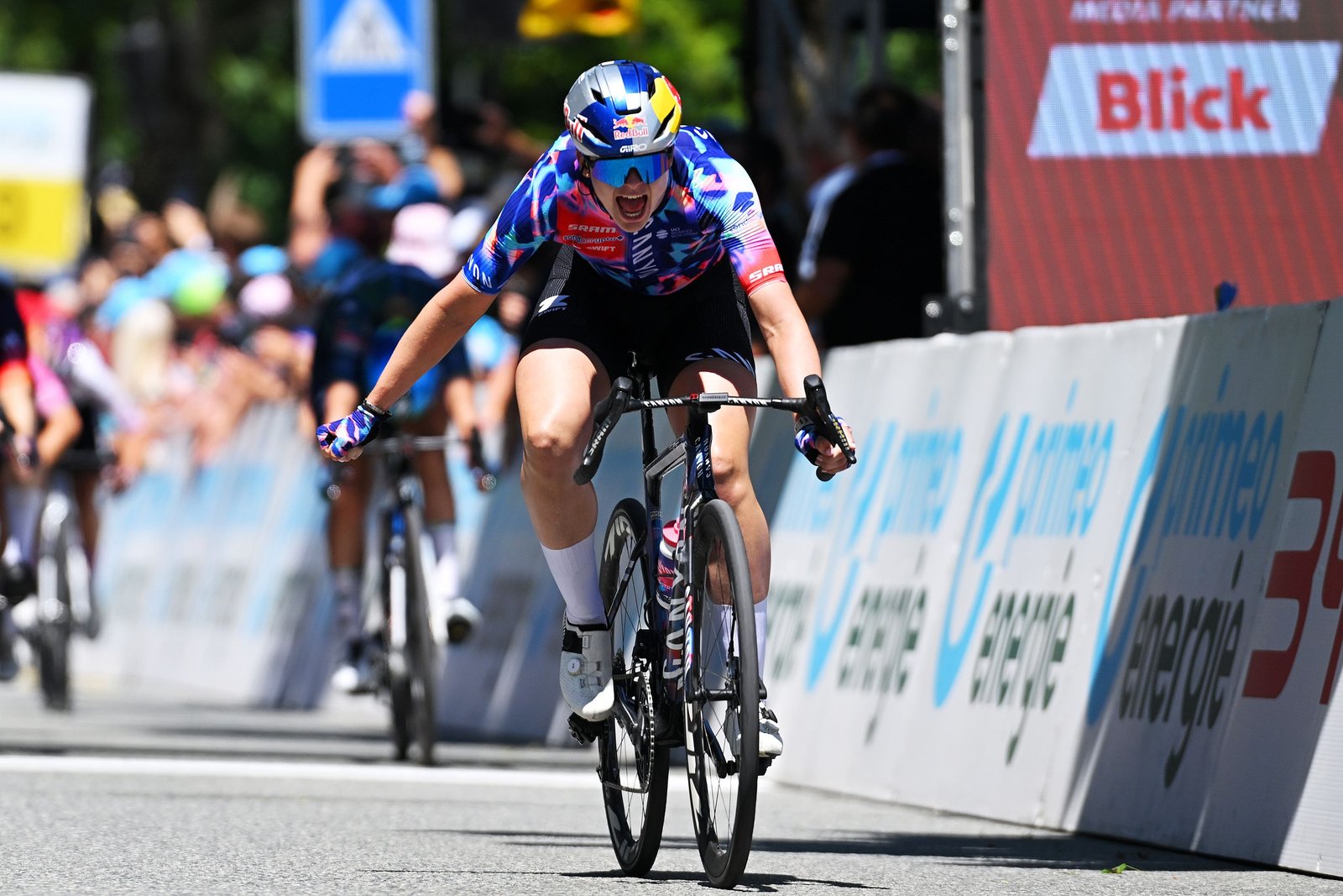Zoe Bäckstedt takes dominant sprint win on Tour de Suisse Women stage 3 Zoe Bäckstedt takes dominant sprint win on Tour de Suisse Women stage 3