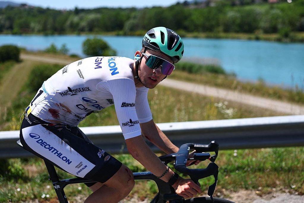 Paul Seixas crashes on stage seven of Tour Auvergne-Rhône-Alpes Paul Seixas crashes on stage seven of Tour Auvergne-Rhône-Alpes