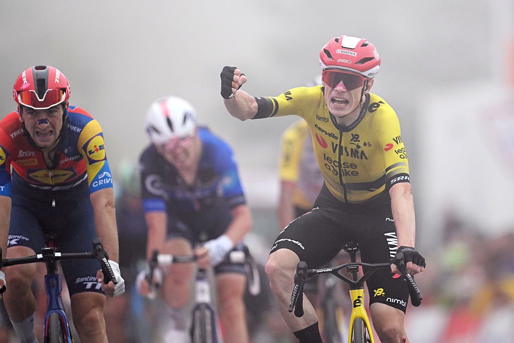 Jonas Vingegaard outsprints Giulio Ciccone to win Vuelta’s second stage and take the leader’s jersey