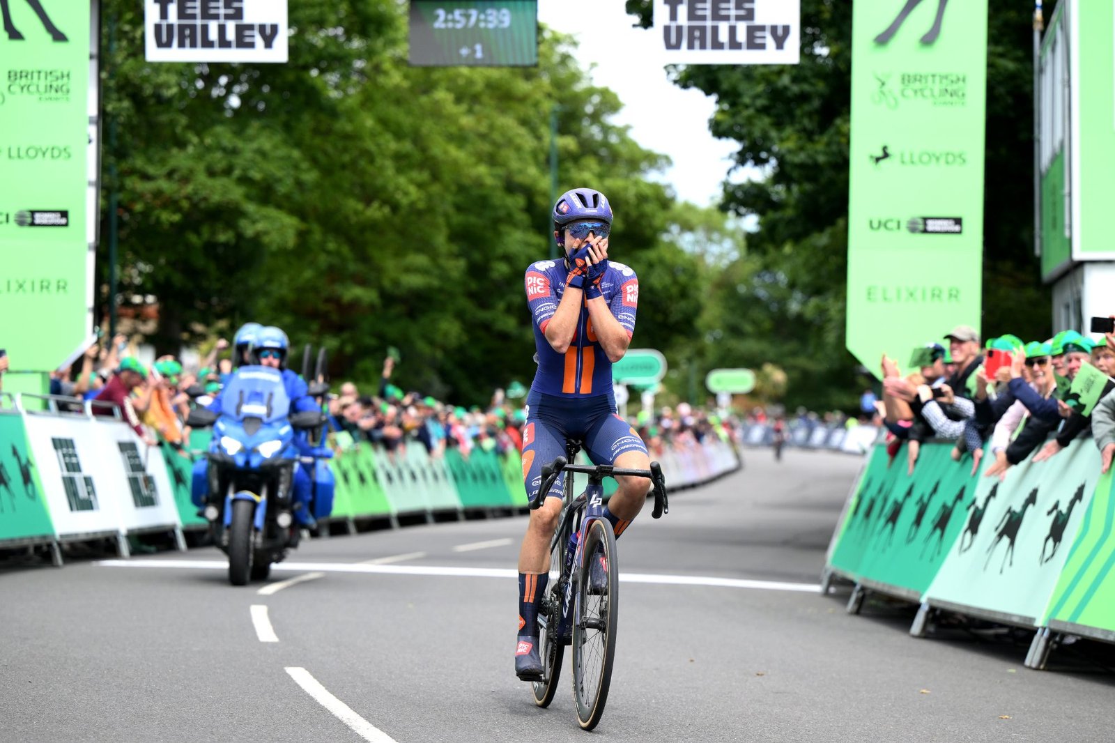 Chaotic stage 2 at Tour of Britain Women sees Mara Roldan win and Kristen Faulkner take race lead Chaotic stage 2 at Tour of Britain Women sees Mara Roldan win and Kristen Faulkner take race lead