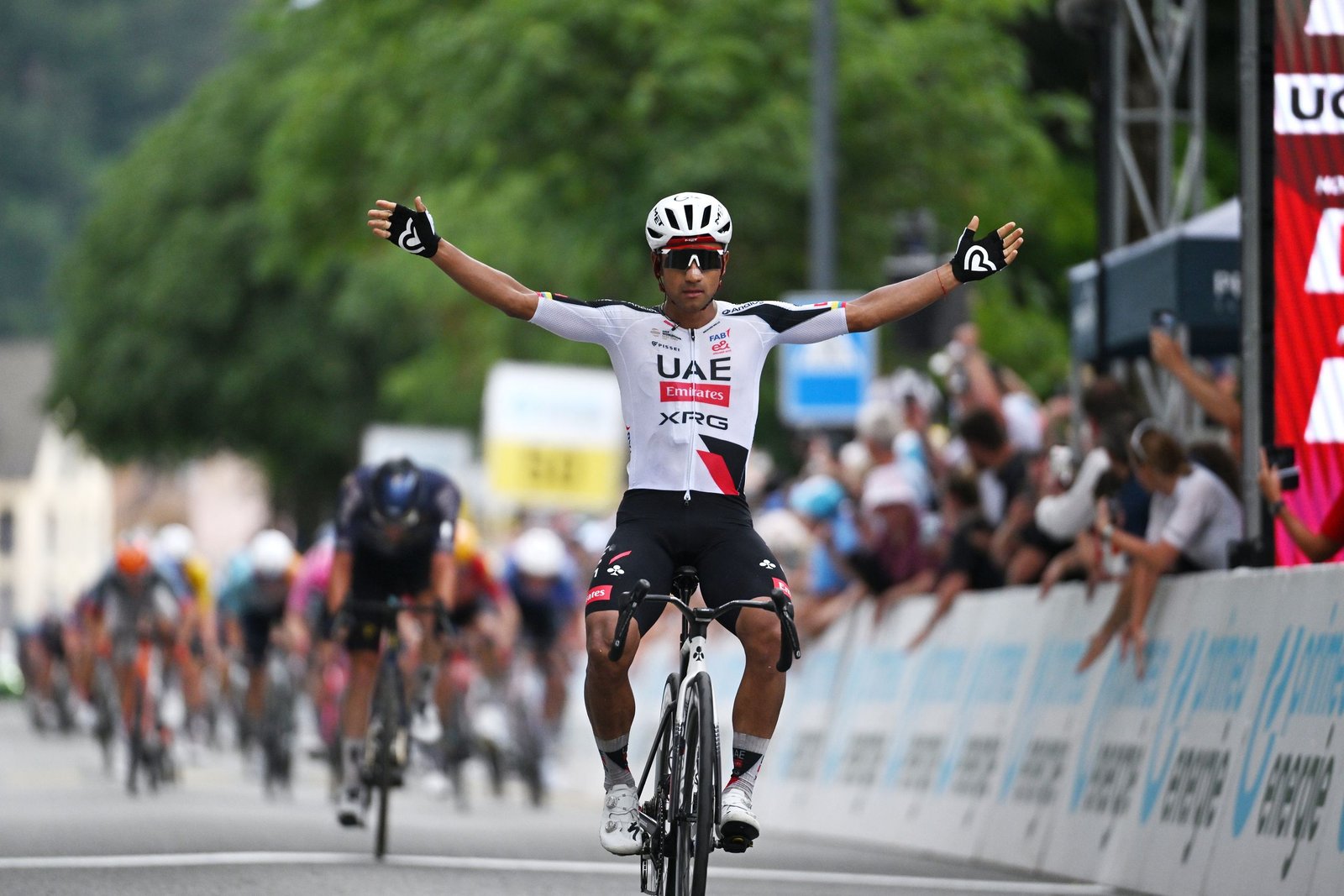 Jhonatan Narváez wins Tour de Suisse stage 3 from the breakaway Jhonatan Narváez wins Tour de Suisse stage 3 from the breakaway
