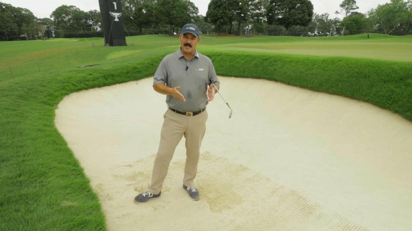 Johnson Wagner attempts Russell Henley’s Tour Championship bunker shot