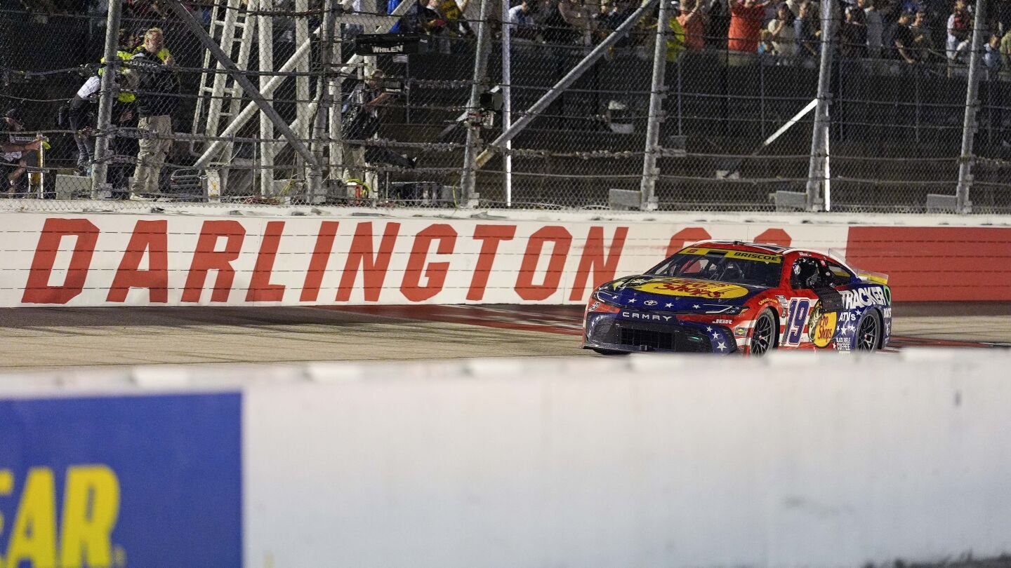 Results, points, playoff standings after Darlington as Chase Briscoe wins Southern 500 again